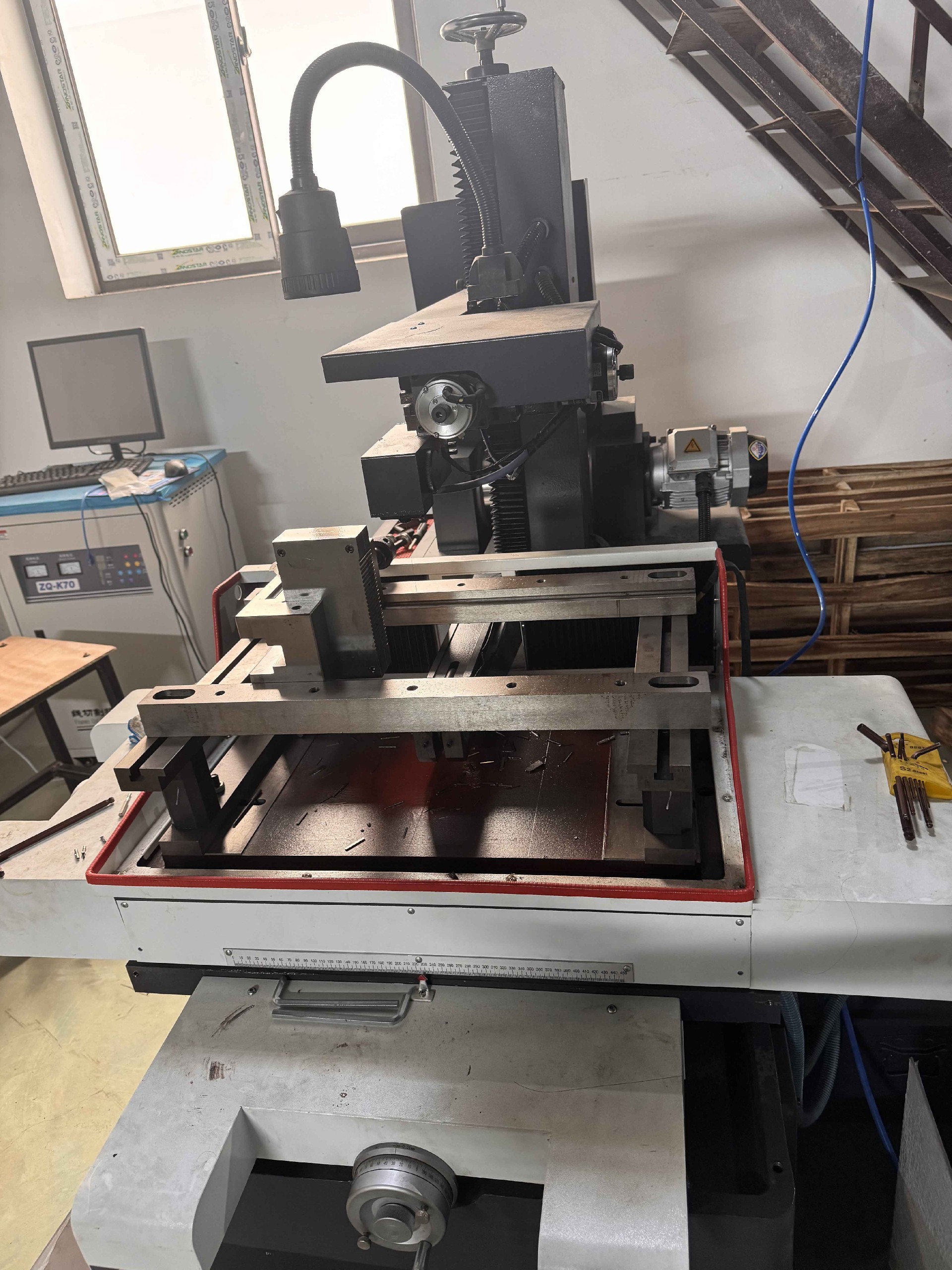 Máy mài kim loại đa năng 