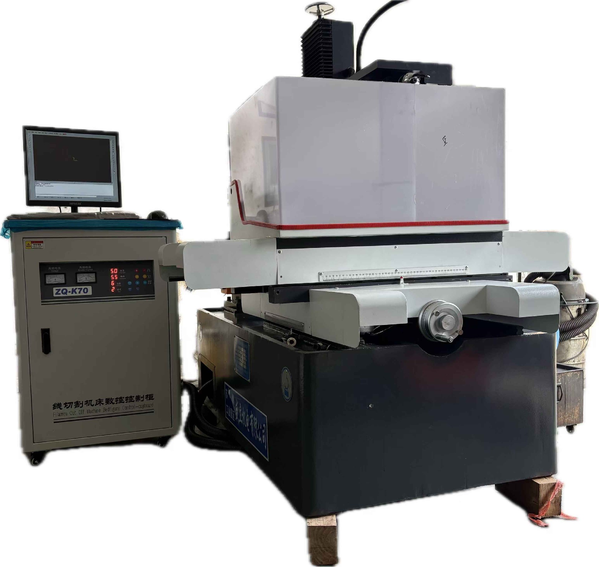 Máy cắt dây EDM CNC